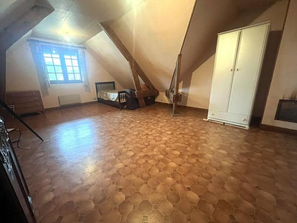 MAISON SUR SOUS SOL 6 CHAMBRES  200 M2