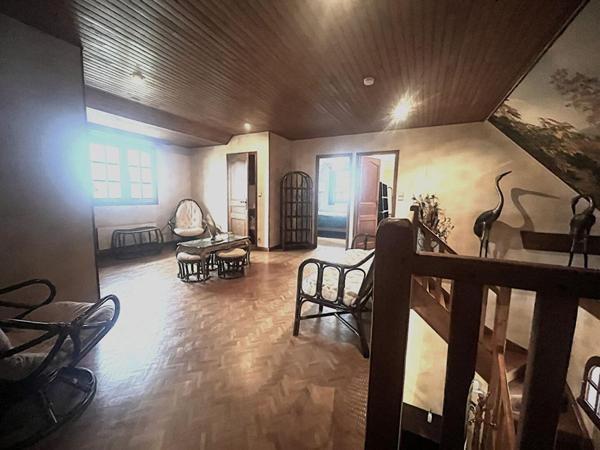 MAISON SUR SOUS SOL 6 CHAMBRES  200 M2