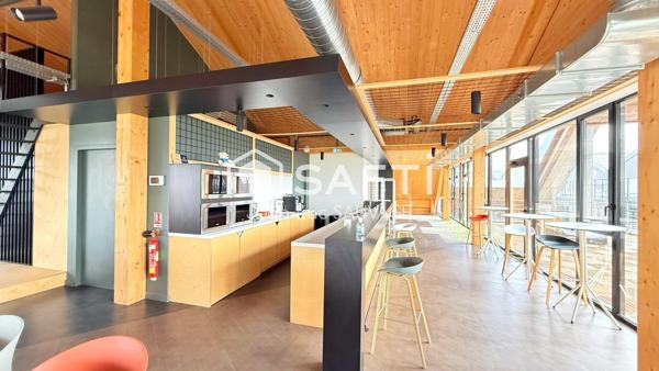 Bâtiment tertiaire sur 843 m² premium – Emplacement stratégique