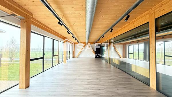 Bâtiment tertiaire sur 843 m² premium – Emplacement stratégique