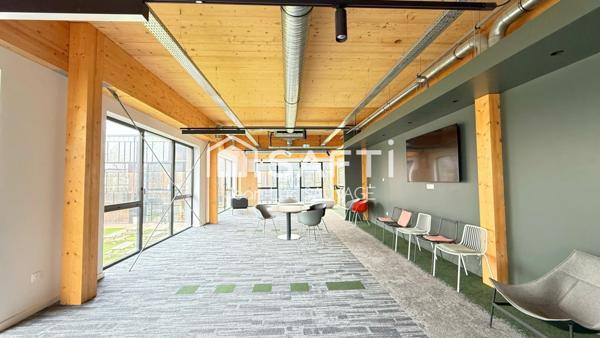 Bâtiment tertiaire sur 843 m² premium – Emplacement stratégique