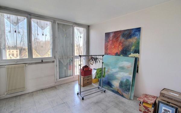 Appartement à vendre    4 pièces • 80,24 m2 Saint-Ouen