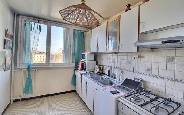 Appartement à vendre    4 pièces • 80,24 m2 Saint-Ouen