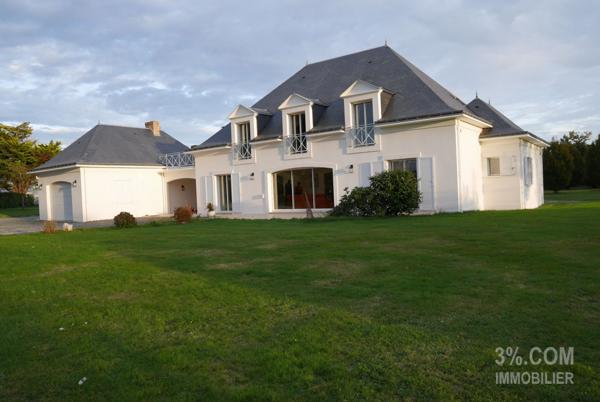 Magnifique Maison à étage de 277, 52 m² habitable 5 chambres + un bureau, grand garage, terrain de 2 123 m² Savenay (44260)