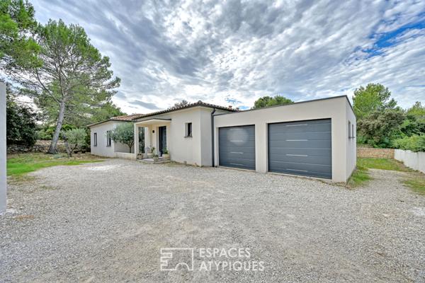 Villa contemporaine de plain-pied avec piscine à débordement – Collines Ouest