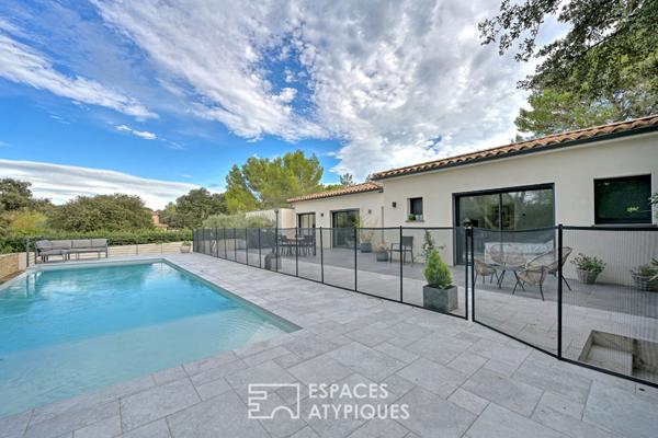 Villa contemporaine de plain-pied avec piscine à débordement – Collines Ouest