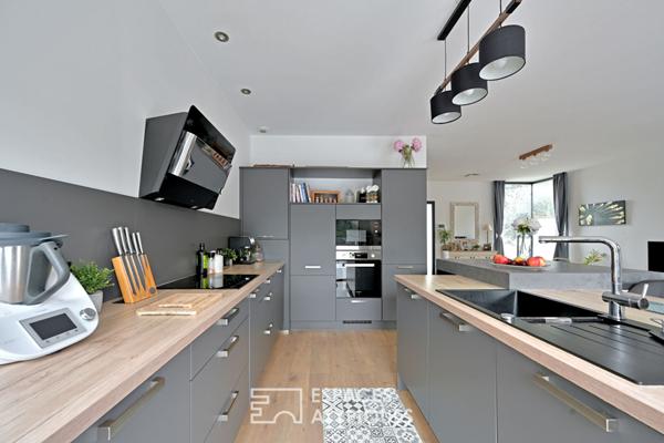 Villa contemporaine de plain-pied avec piscine à débordement – Collines Ouest