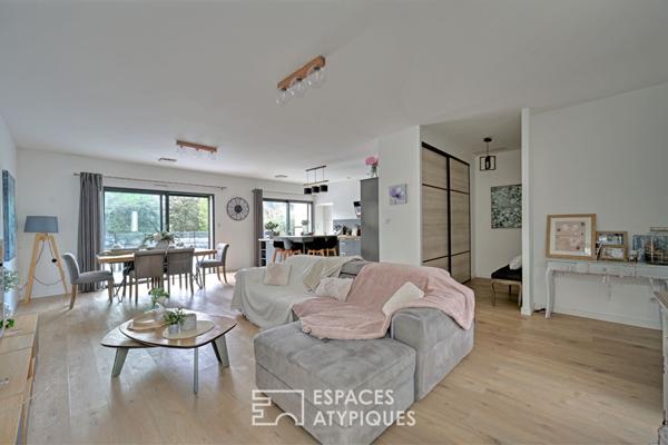 Villa contemporaine de plain-pied avec piscine à débordement – Collines Ouest