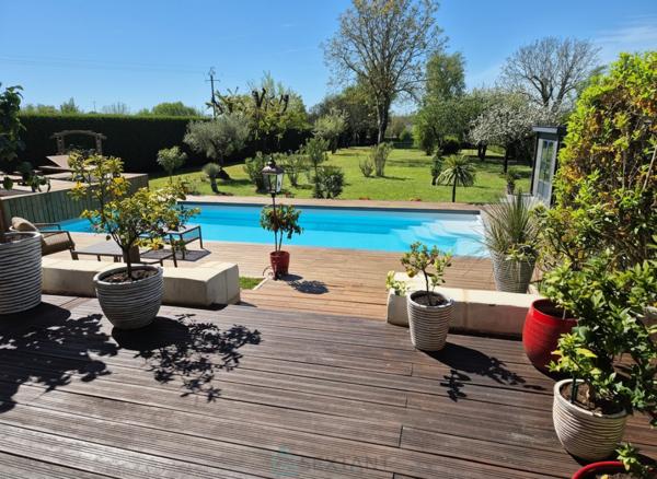 Belles prestations - maison 4 chambres, garage, piscine chauffée
