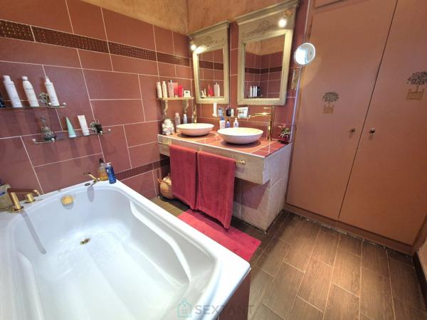 Belles prestations - maison 4 chambres, garage, piscine chauffée