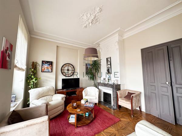 Maison 8 pièce(s) 4 chambre(s) 205 m²