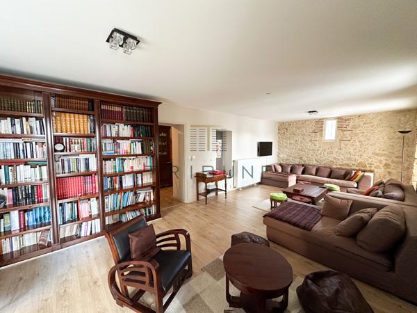 Maison 8 pièce(s) 4 chambre(s) 205 m²