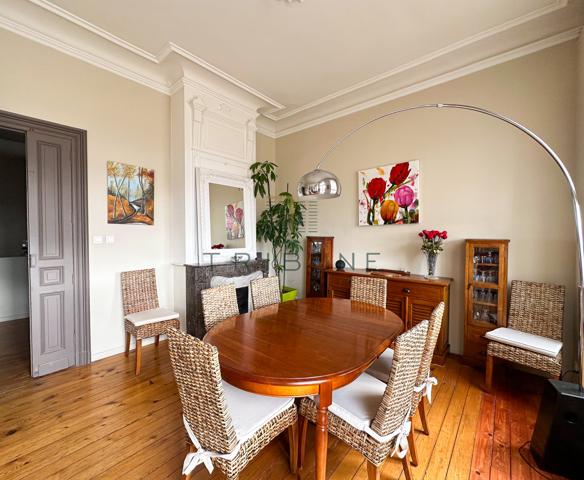Maison 8 pièce(s) 4 chambre(s) 205 m²