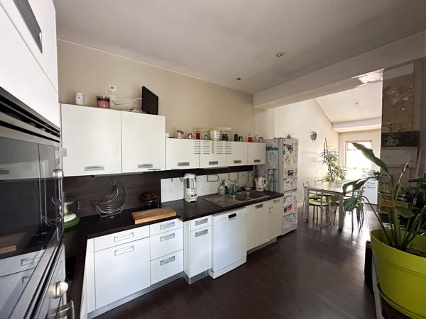 Maison 8 pièce(s) 4 chambre(s) 205 m²