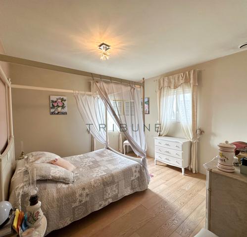 Maison 8 pièce(s) 4 chambre(s) 205 m²