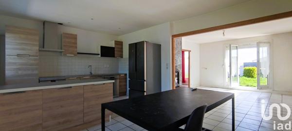 House for sale 4 rooms 86 m² Saint-Vivien