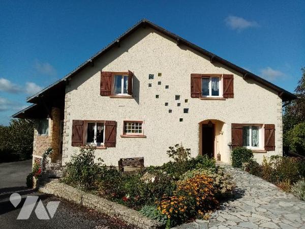 MAISON ATYPIQUE AU CALME. TRES BELLE VUE