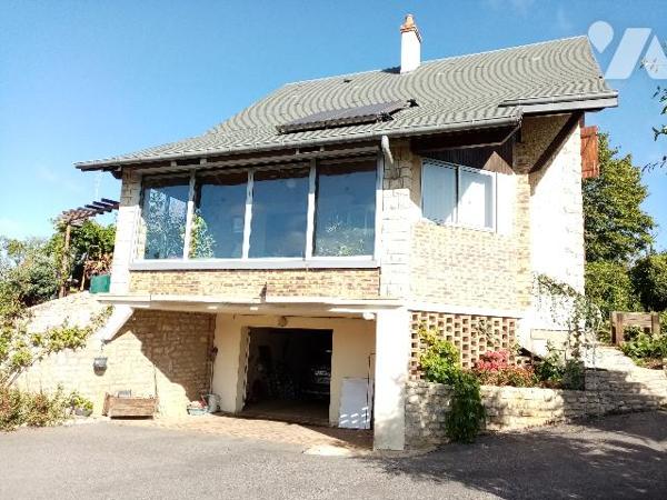MAISON ATYPIQUE AU CALME. TRES BELLE VUE