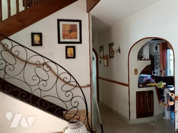 MAISON ATYPIQUE AU CALME. TRES BELLE VUE