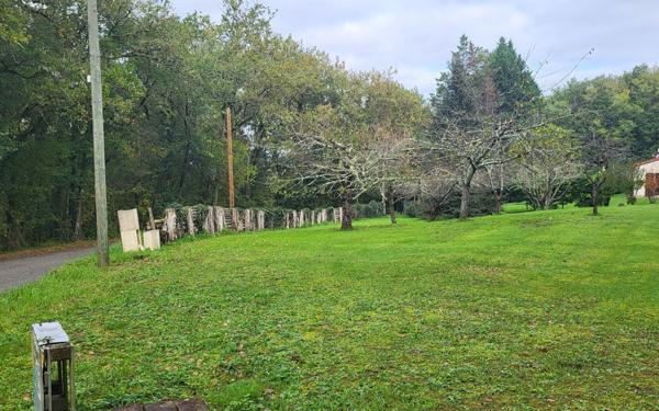 Terrain à vendre    Sainte-Colombe-en-Bruilhois