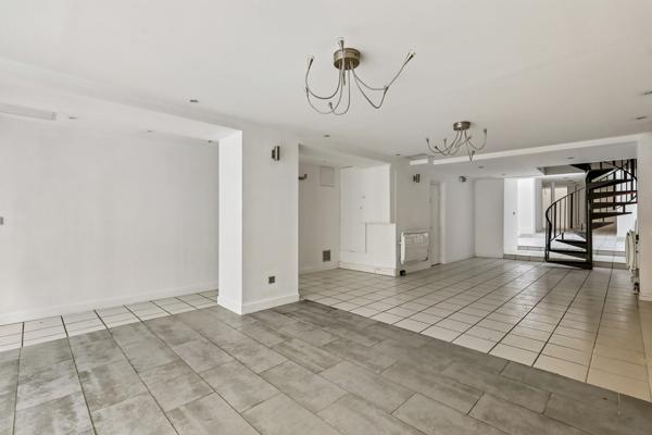 Bureaux à vendre ou à louer - Paris 4 - Surface avec linéaire