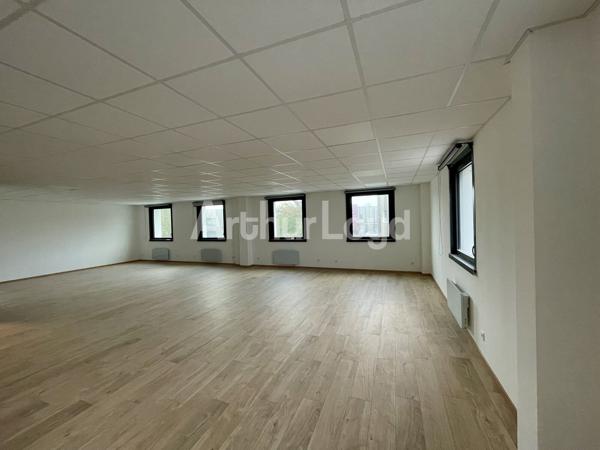 Bureaux à louer rénovés à la Pilaterie - 96 m² lumineux près du métro à Wasquehal / Villeneuve d'Ascq