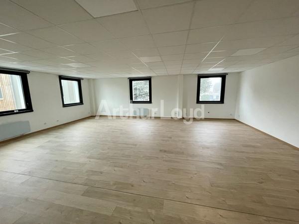 Bureaux à louer rénovés à la Pilaterie - 96 m² lumineux près du métro à Wasquehal / Villeneuve d'Ascq