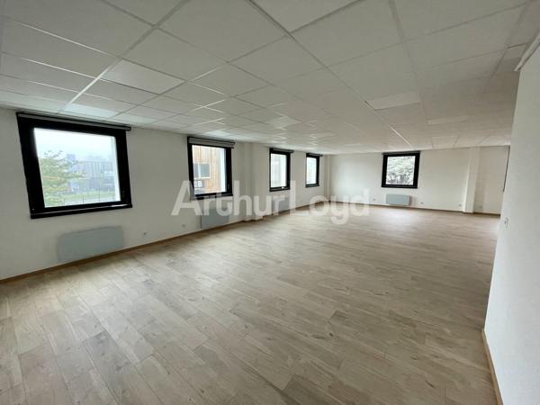 Bureaux à louer rénovés à la Pilaterie - 96 m² lumineux près du métro à Wasquehal / Villeneuve d'Ascq