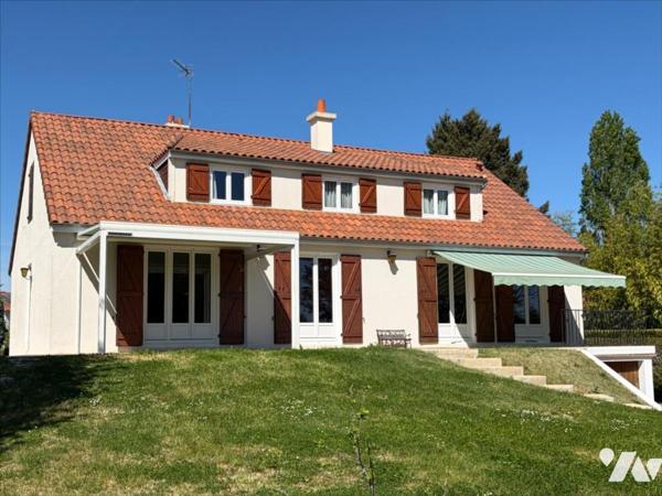 BOURG DE MONTAMISE - 206 M² HAB - TERRAIN 1800 M²