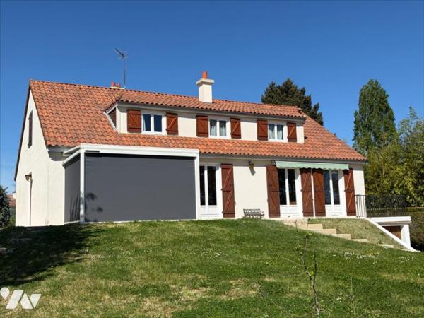 BOURG DE MONTAMISE - 206 M² HAB - TERRAIN 1800 M²