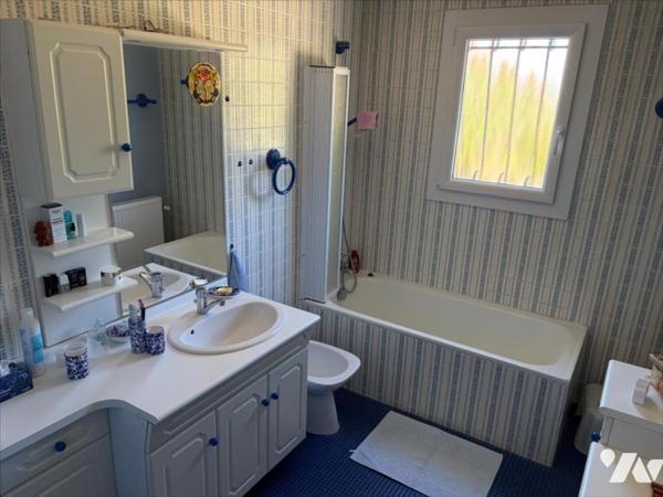 BOURG DE MONTAMISE - 206 M² HAB - TERRAIN 1800 M²