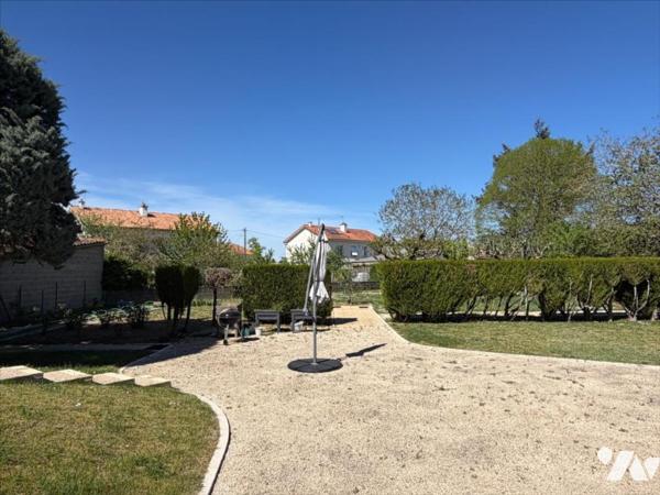 BOURG DE MONTAMISE - 206 M² HAB - TERRAIN 1800 M²