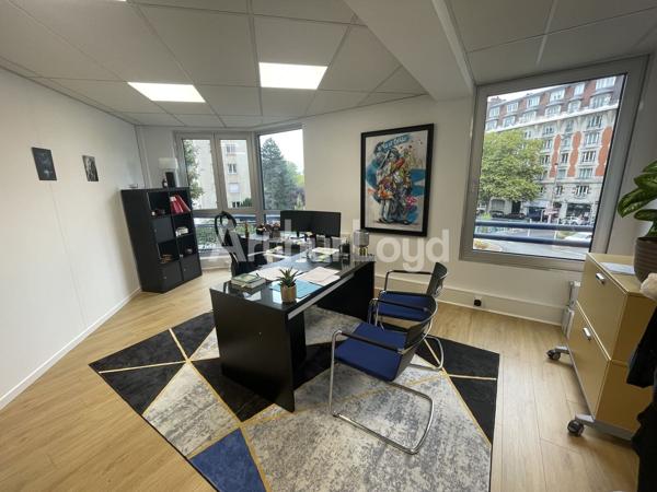 Bureaux à louer à La Madeleine avec parkings privés et accès transports