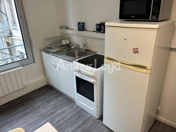 Bureaux à louer à La Madeleine avec parkings privés et accès transports