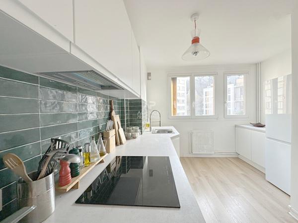 CHAVILLE - RG - Beau 3 pièces avec balcon. 349 000 € **  - Référence  711-C