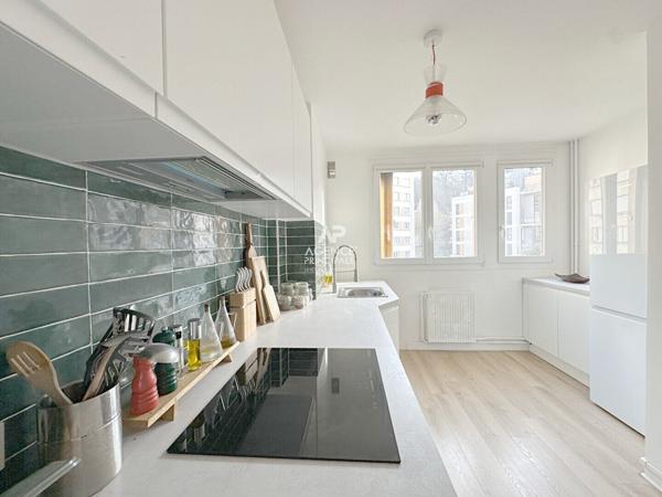 CHAVILLE - RG - Beau 3 pièces avec balcon. 349 000 € **  - Référence  711-C