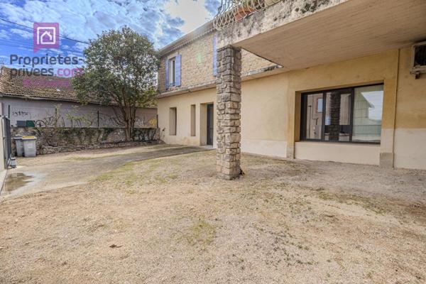 CARPENTRAS - Murs, profession libérale 79 m², 4 places de parking privatives sur 150 m2