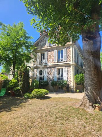 Maison de Maître à Vendre à Gouaix - Charme et tranquillité