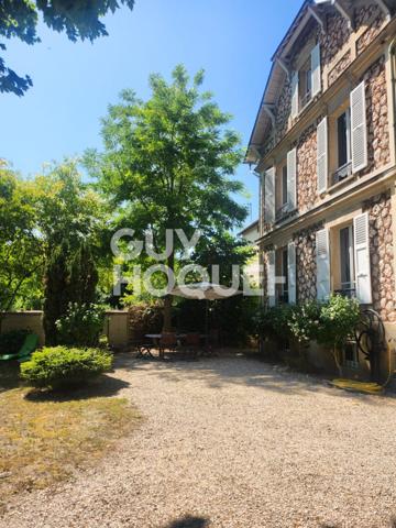 Maison de Maître à Vendre à Gouaix - Charme et tranquillité