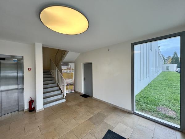 Bureaux à louer à Saint Cyr en Val 82 m2