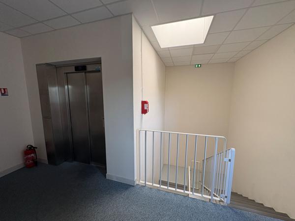 Bureaux à louer à Saint Cyr en Val 82 m2