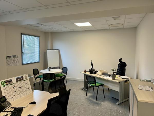 Bureaux à louer à Saint Cyr en Val 82 m2