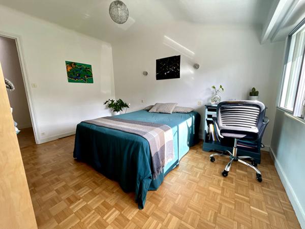 Nantes Nord - Maison spacieuse et lumineuse comprenant quatres chambres, salle d'eau et salle de bains. Magnifique terrasse, grand garage et cave.