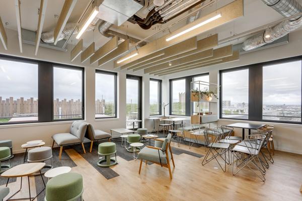Bureaux à louer à Nanterre au pied du RER A avec services et commerces