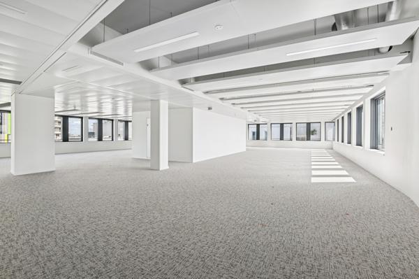 Bureaux à louer à Nanterre au pied du RER A avec services et commerces