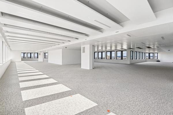 Bureaux à louer à Nanterre au pied du RER A avec services et commerces