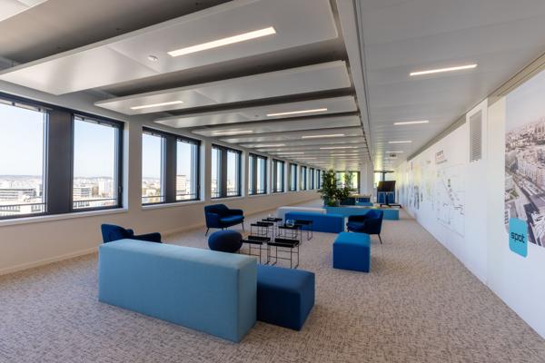 Bureaux à louer à Nanterre au pied du RER A avec services et commerces