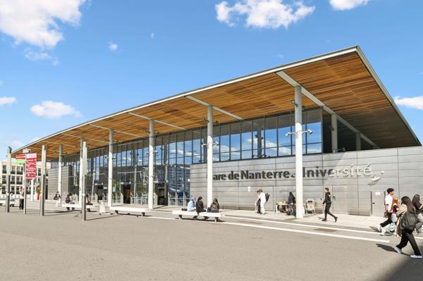 Bureaux à louer à Nanterre au pied du RER A avec services et commerces