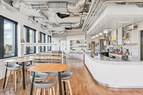 Bureaux à louer à Nanterre au pied du RER A avec services et commerces