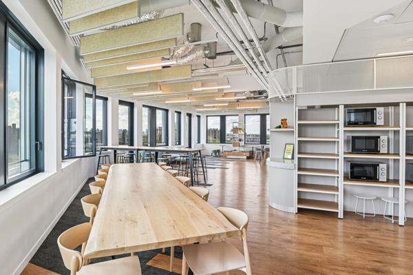 Bureaux à louer à Nanterre au pied du RER A avec services et commerces